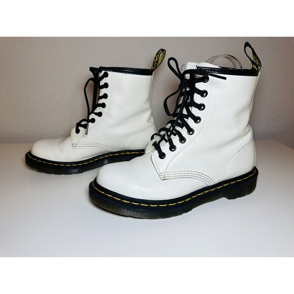 Doc Dr Martens Air Wair 11821 White Combat Boots Women’s Size 7 US‎ 38 EU - Picture 1 of 10